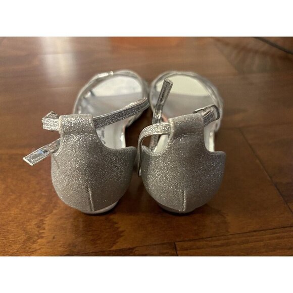 Easy Street Tarrah Crossover Wedge Sandals Silver Glitter 6 M NEW - Picture 6 of 6